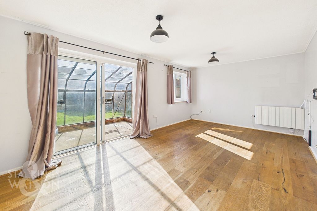 Property photo 2 of 32