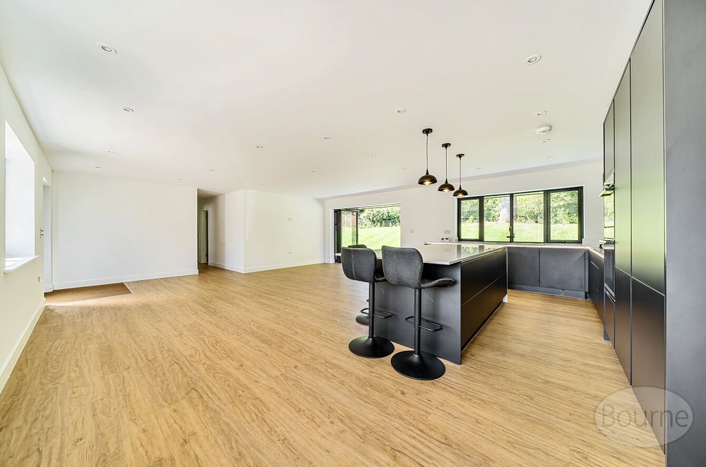Property photo 2 of 18 797Bdad4-0A3A-479...