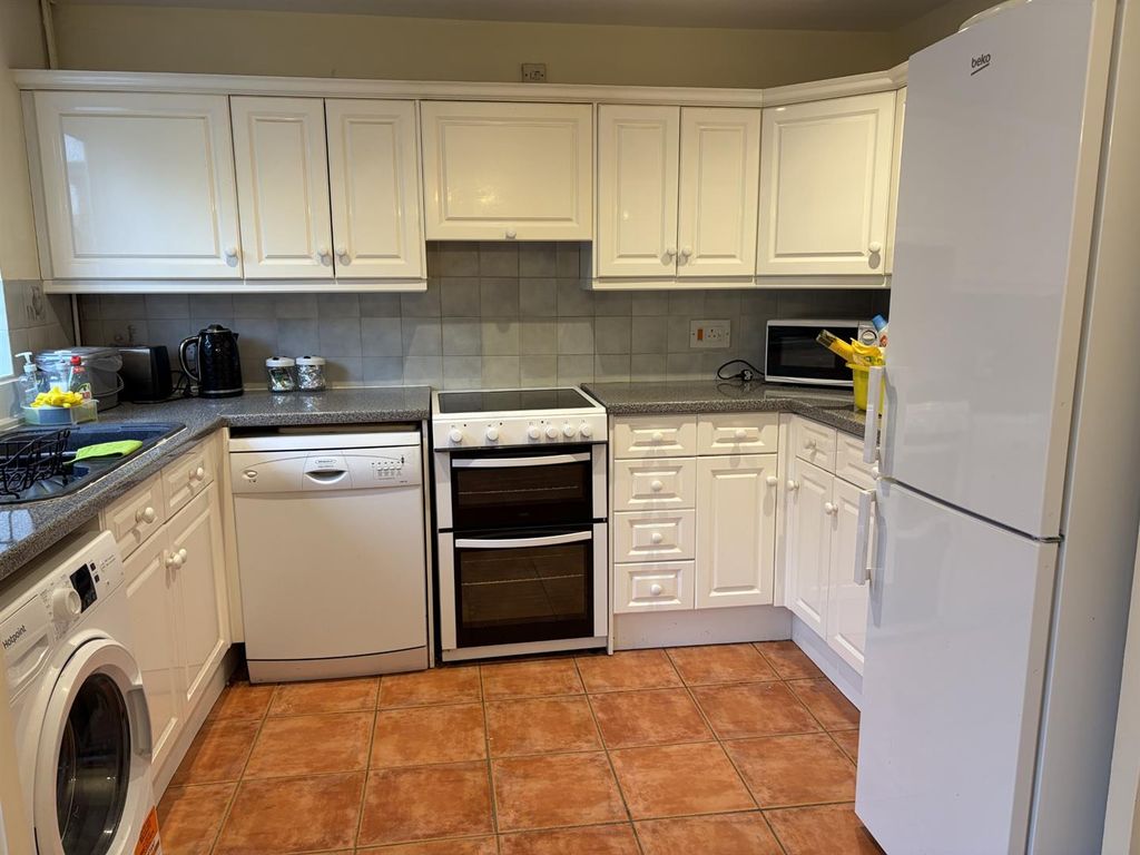 Property photo 3 of 13 Kitchen 2.Jpg