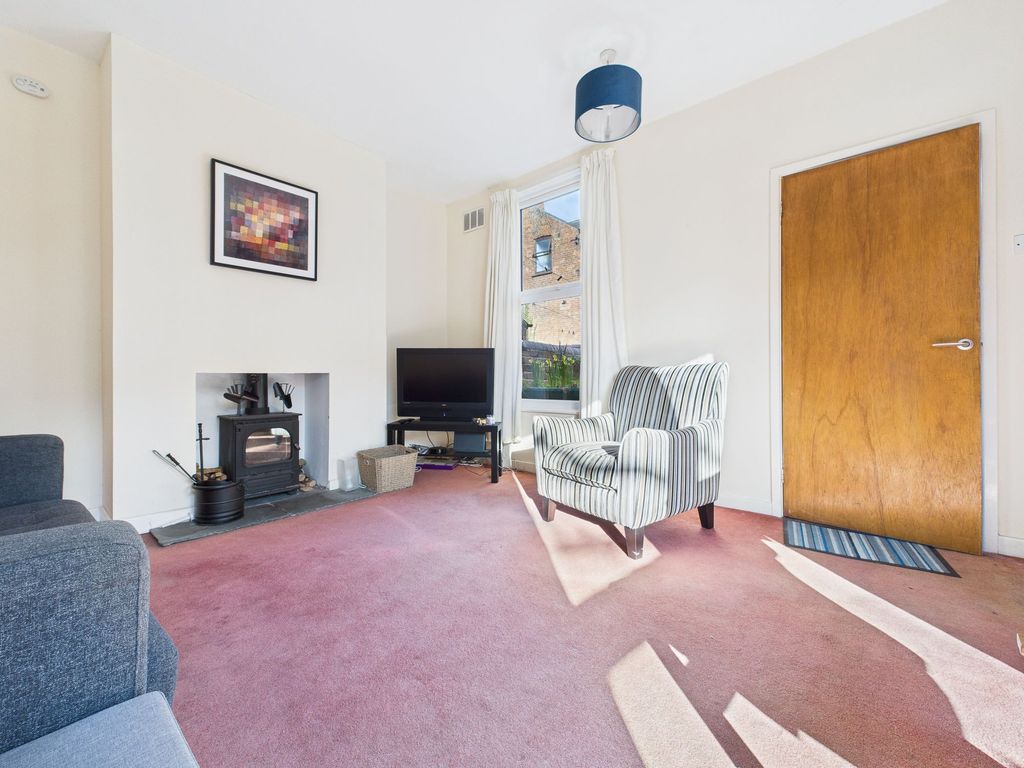 Property photo 2 of 15 Lounge