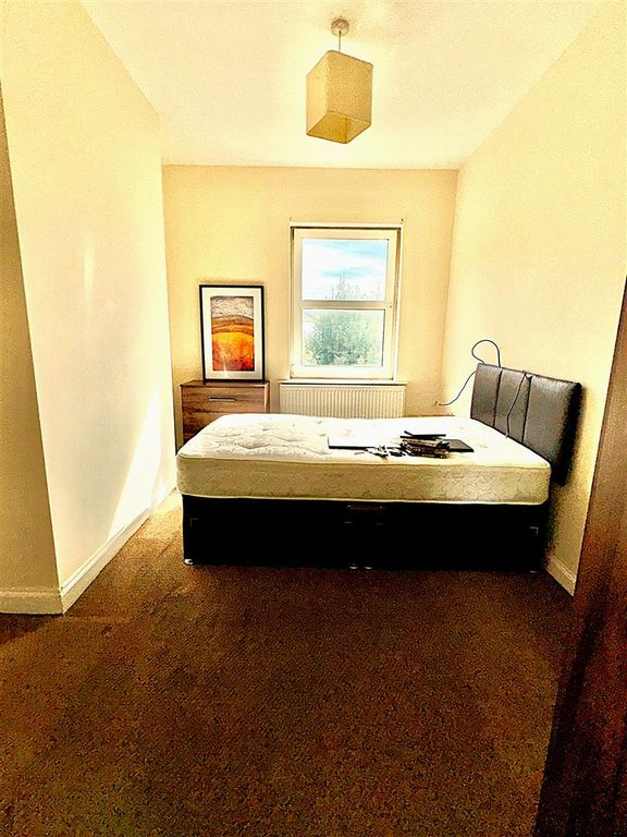 Property photo 2 of 4 Tam Bed 2.Jpg