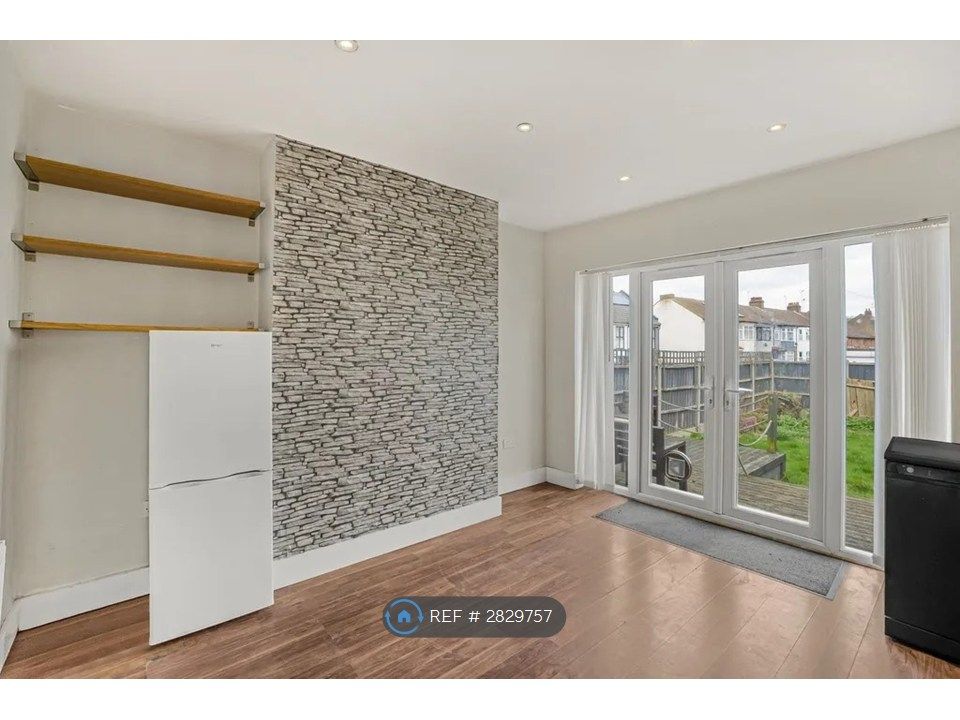 Property photo 3 of 11 Openplan Kitchen