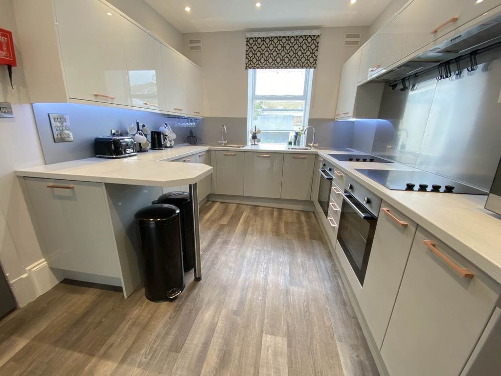 Property photo 3 of 8 Kitchen