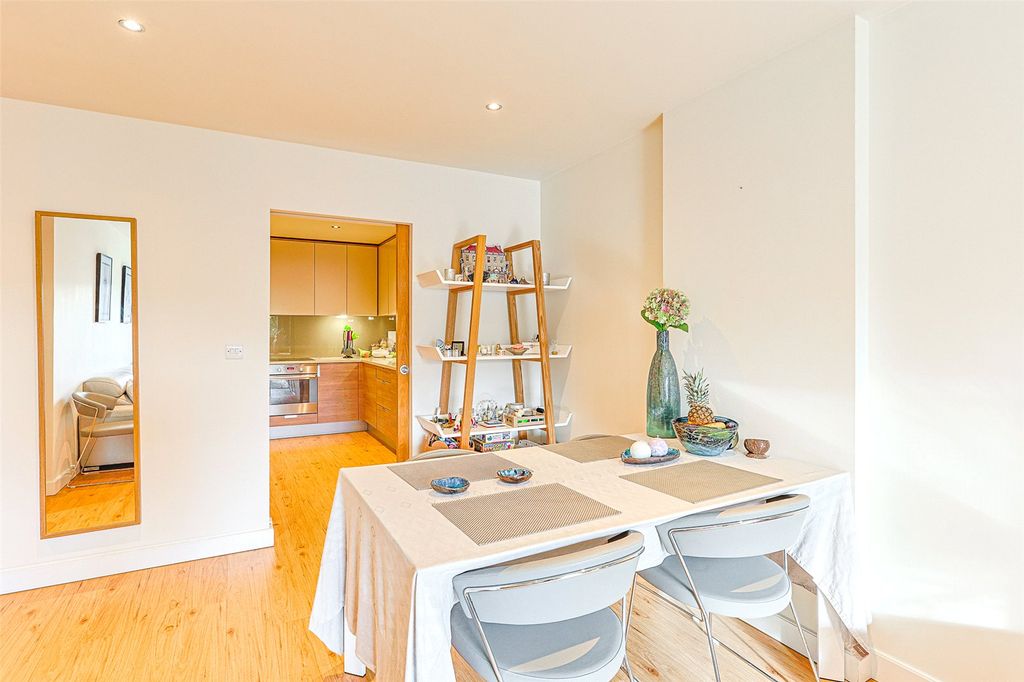 Property photo 2 of 17 Picture No. 11