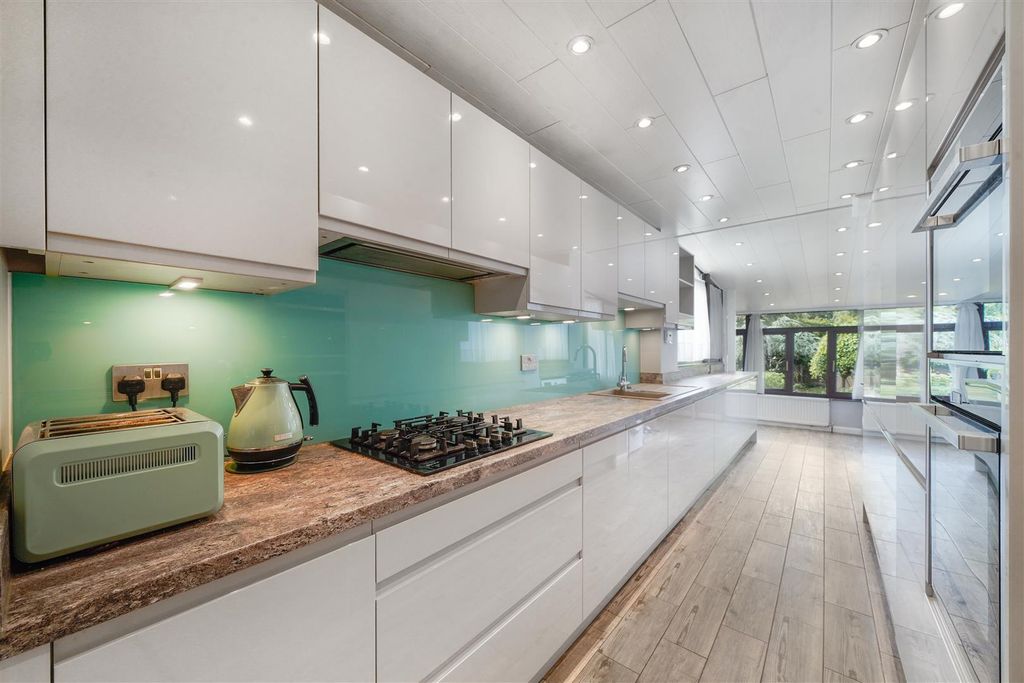 Property photo 3 of 14 136 Cavendish Avenue - Yrhgkyqstbwjpmaqtffb.Jpg