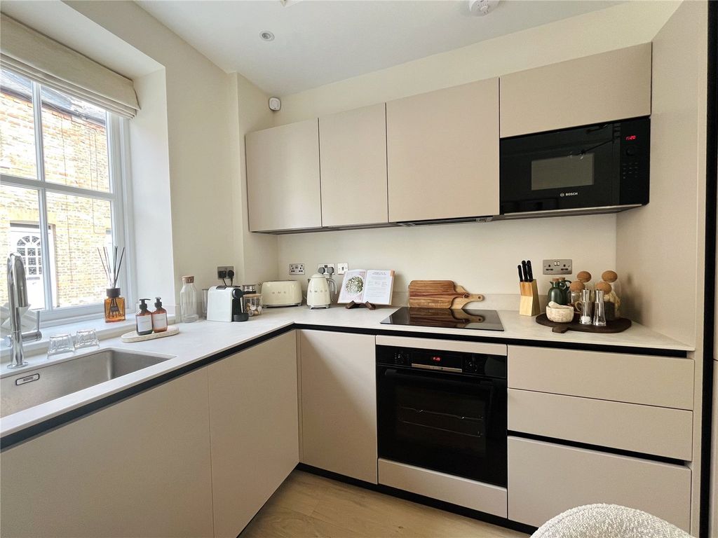 Property photo 3 of 10 Reception/Kitchen