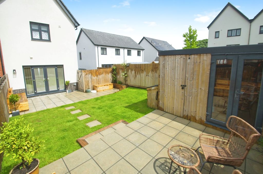 Property photo 3 of 18 Garden Room