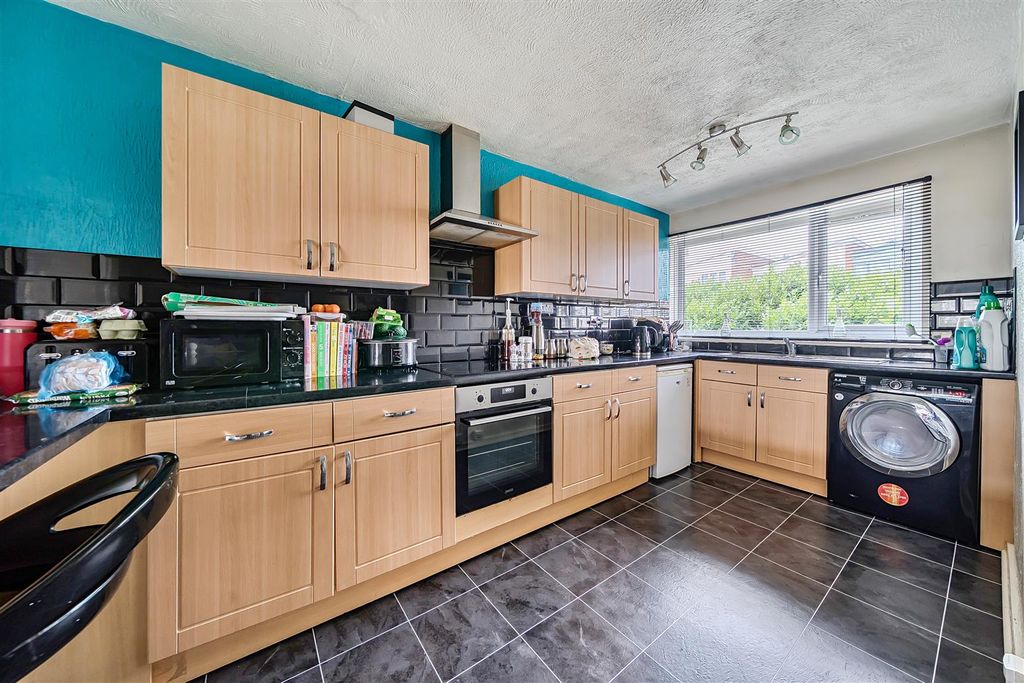 Property photo 3 of 15 Kitchen