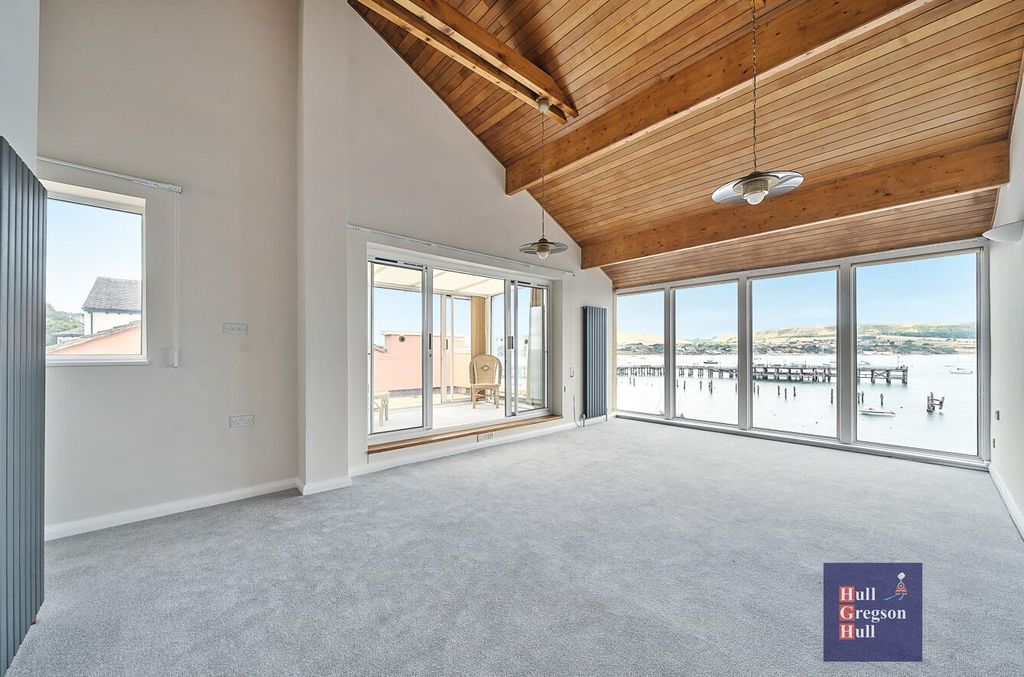 Property photo 3 of 28 357976Ac-9F77-4744-9cd0-24Ac06Edffd4.Jpg