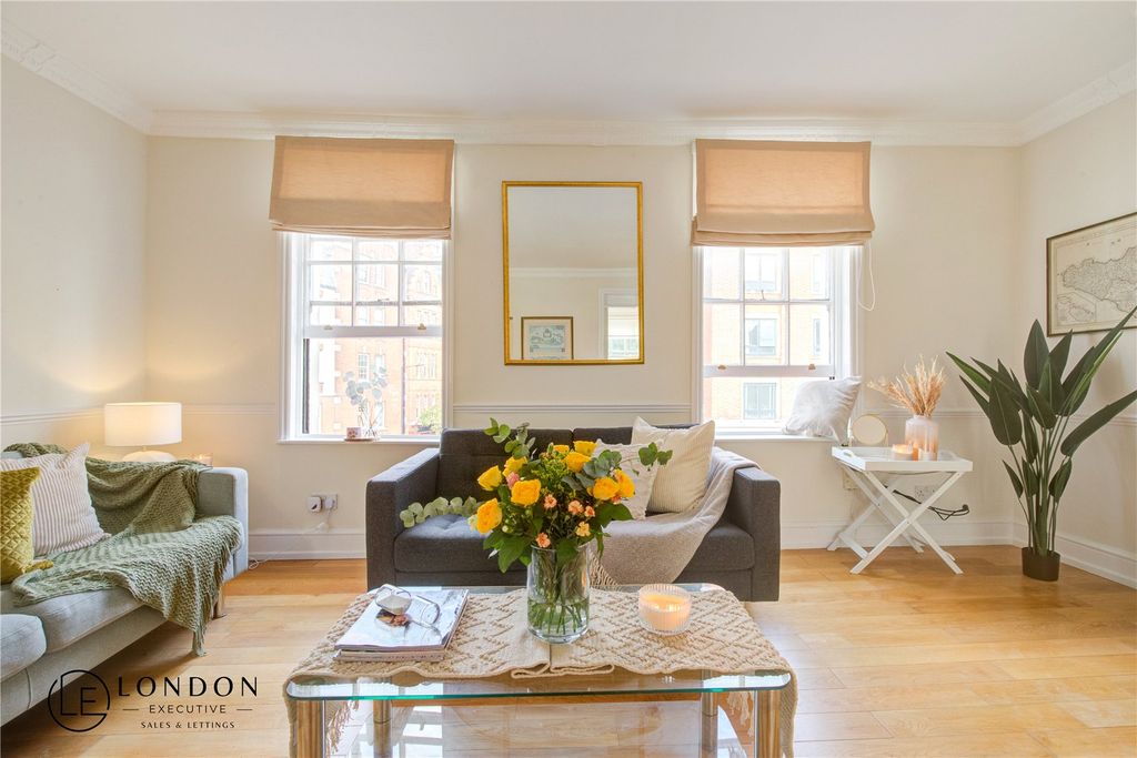 Property photo 1 of 22 Living Room