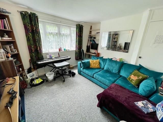 Property photo 3 of 14 Lounge.Jpg