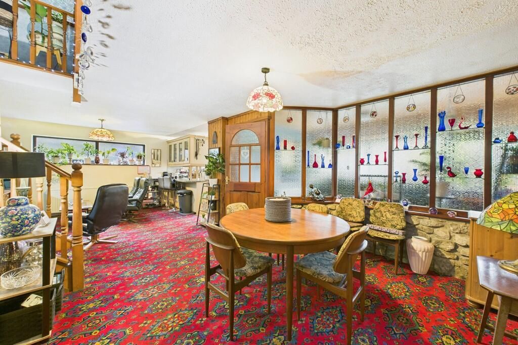 Property photo 2 of 27