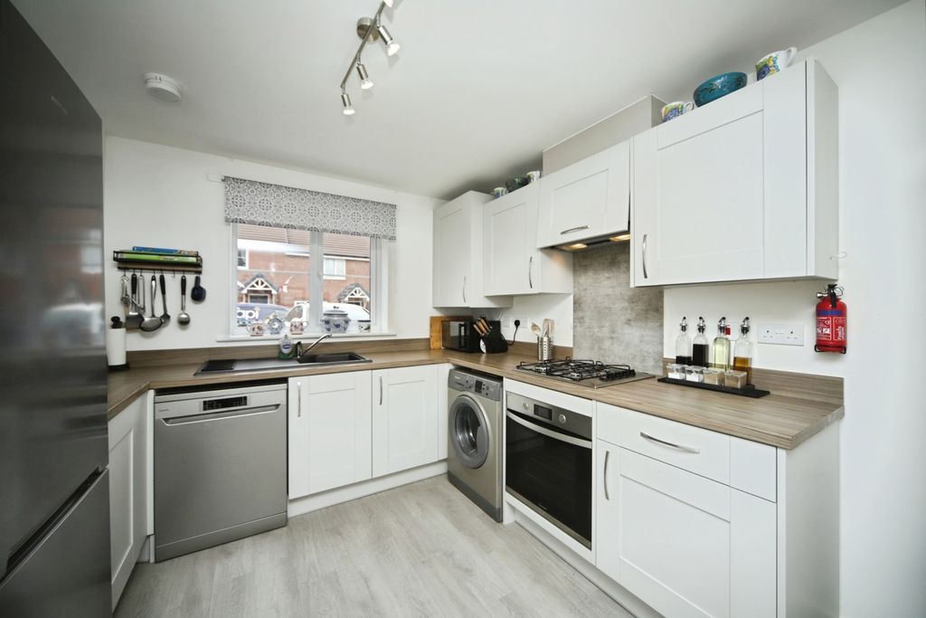 Property photo 2 of 19 Pbox-Img.Jpg