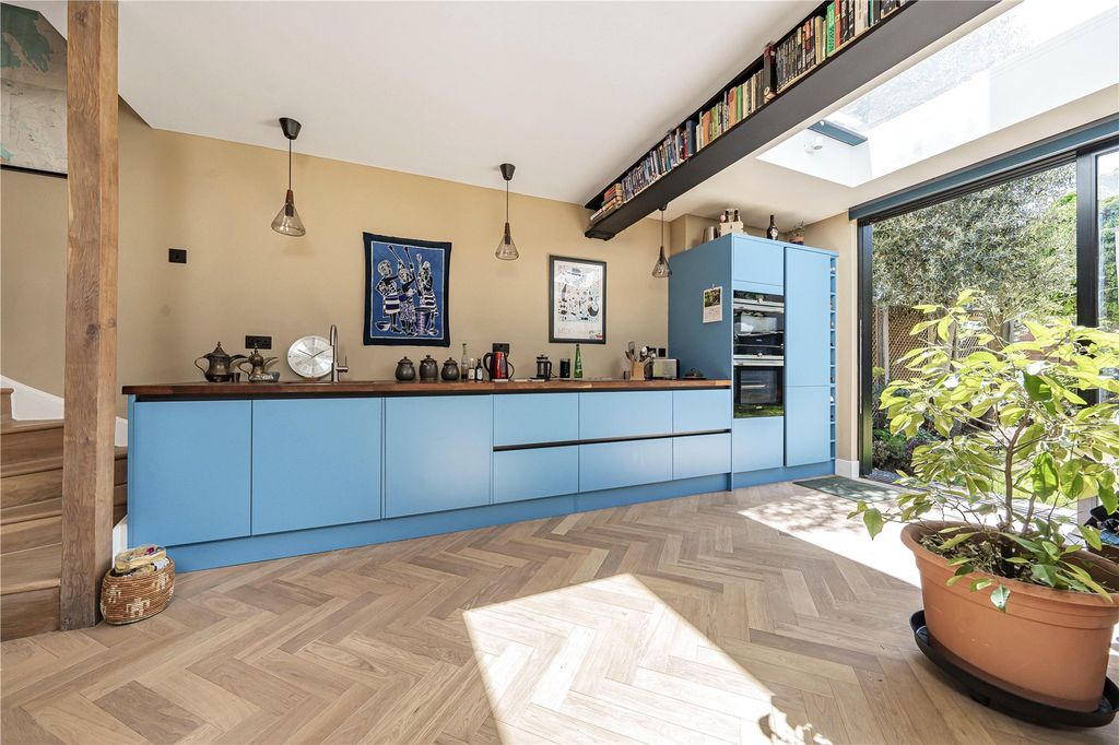 Property photo 2 of 23 Picture No. 30