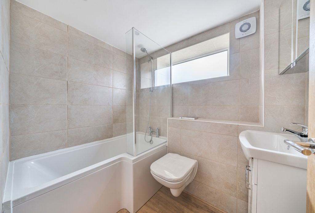 Property photo 3 of 13 1406401-12-697B43...