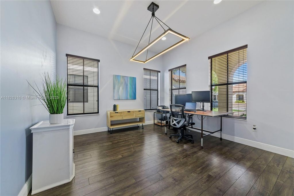 Property photo 3 of 40 <Alttext/>