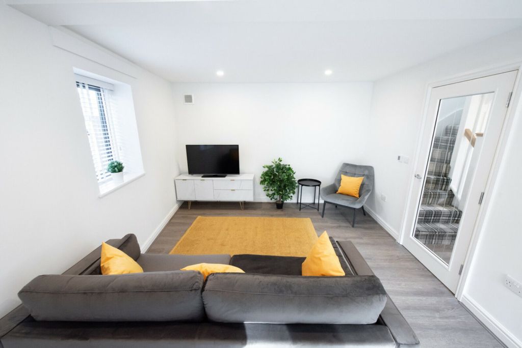 Property photo 3 of 17 2057143