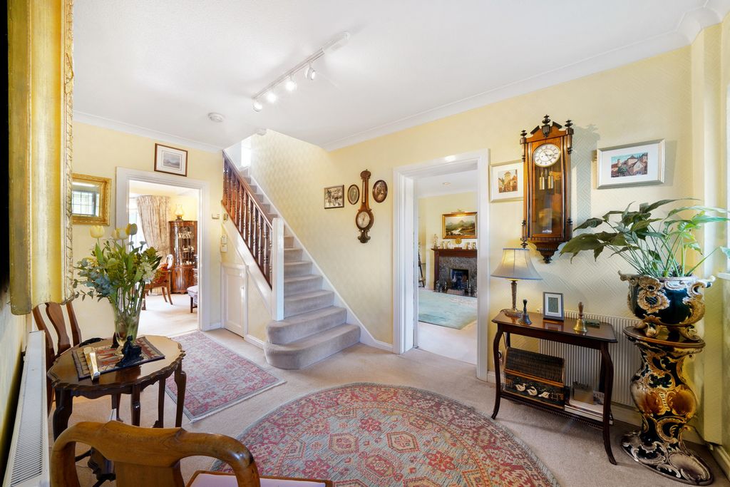 Property photo 2 of 9