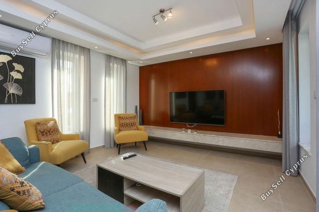 Property photo 3 of 28