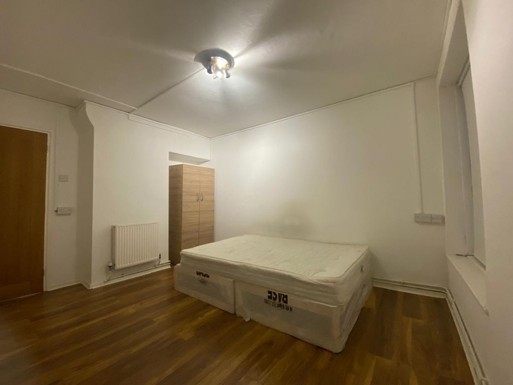 Property photo 1 of 7 Double Room To Rent In Shared Flat