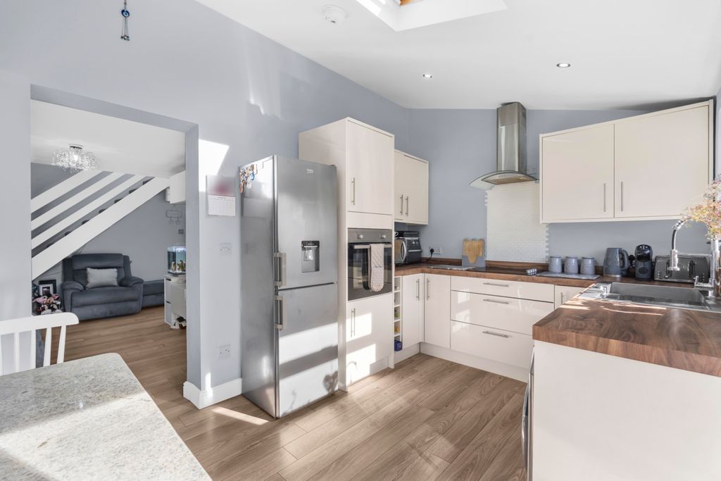 Property photo 2 of 13 5423265