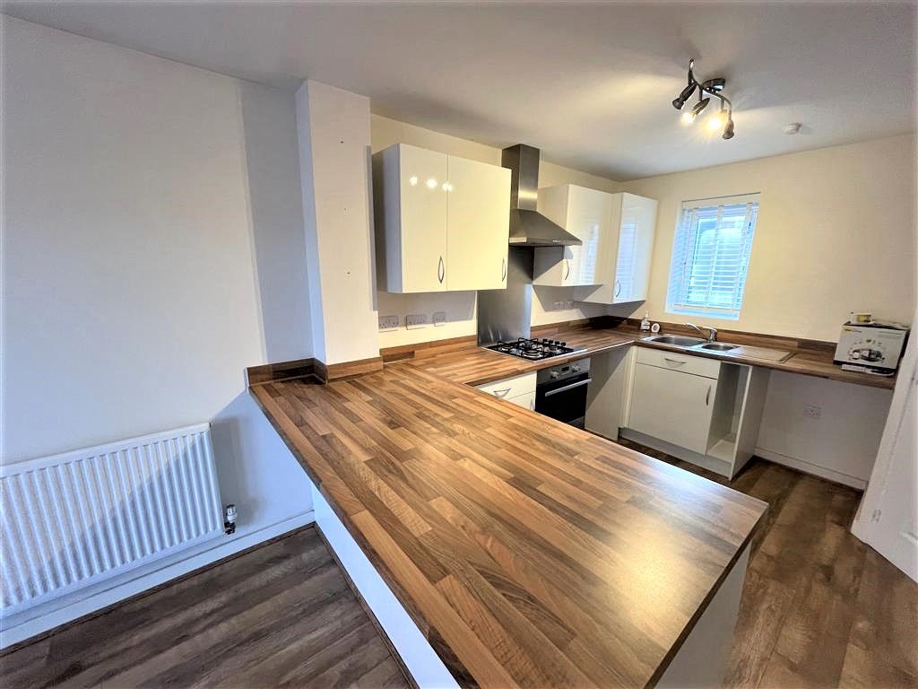 Property photo 2 of 6 Kitchen