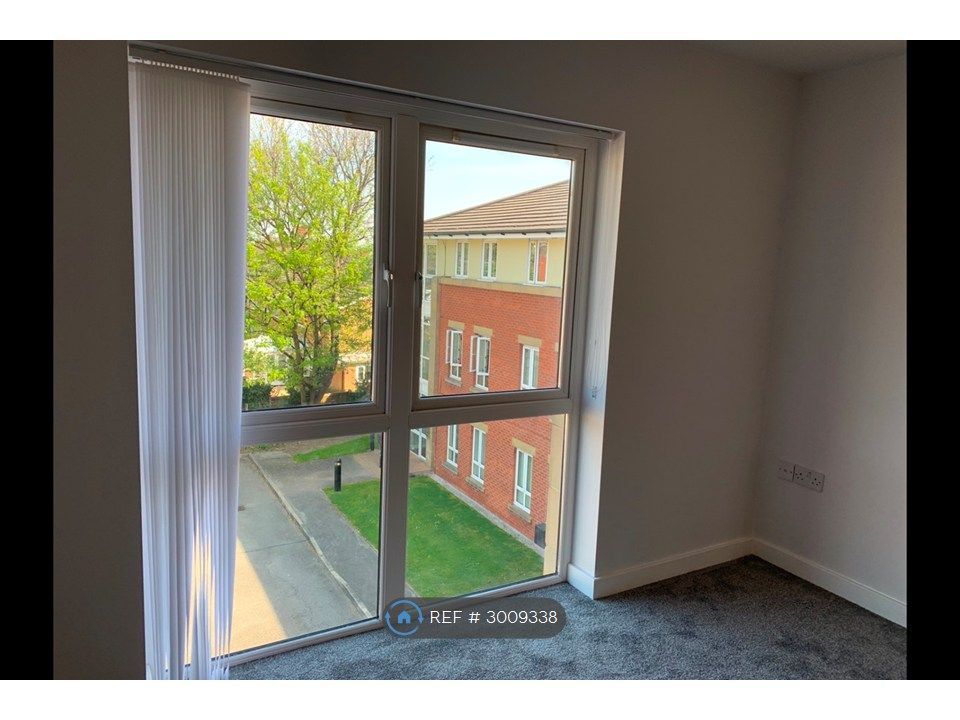 Property photo 3 of 15 Bright And Airy Lounge