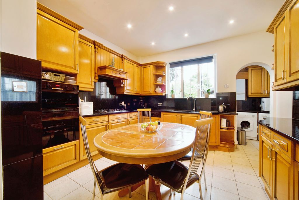 Property photo 3 of 15 Kitchen
