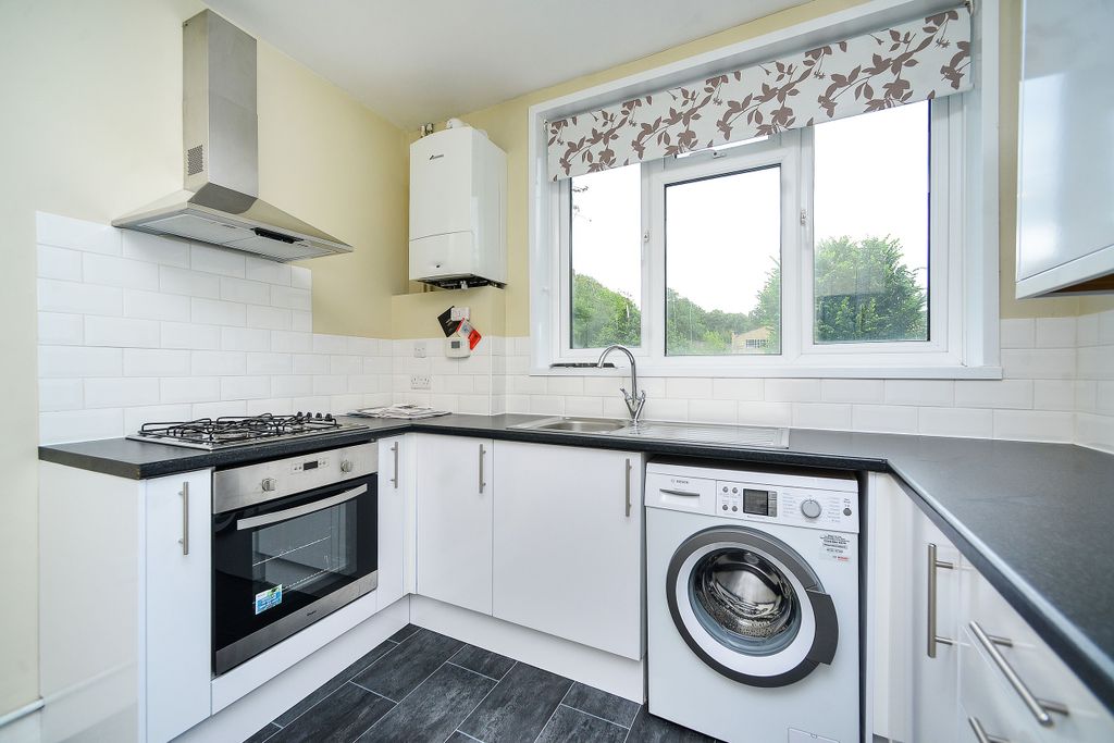 Property photo 1 of 8 Kitchen2