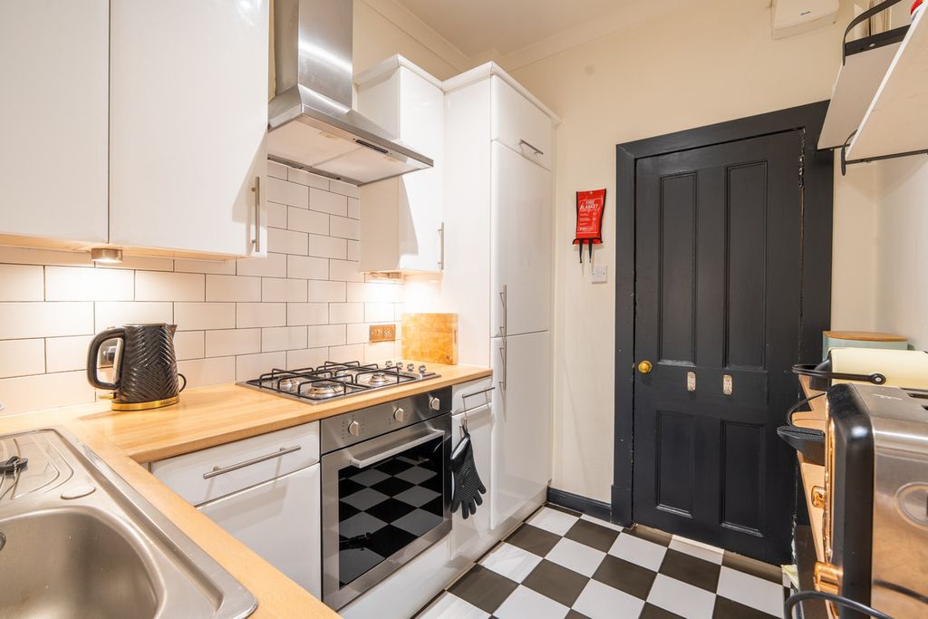 Property photo 3 of 31