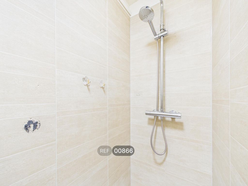 Property photo 3 of 9 En-Suite