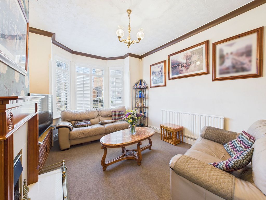 Property photo 3 of 22 Lounge