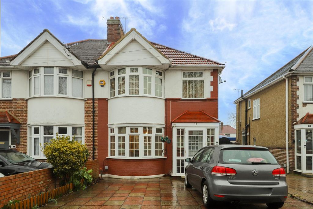 Property photo 1 of 11 Front