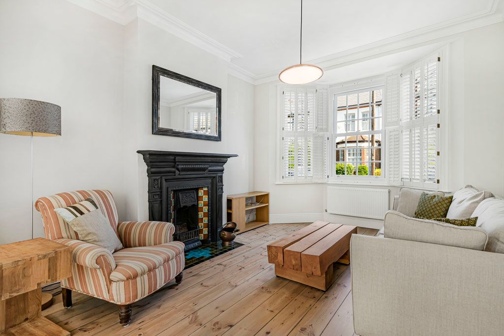 Property photo 1 of 20 Living Room