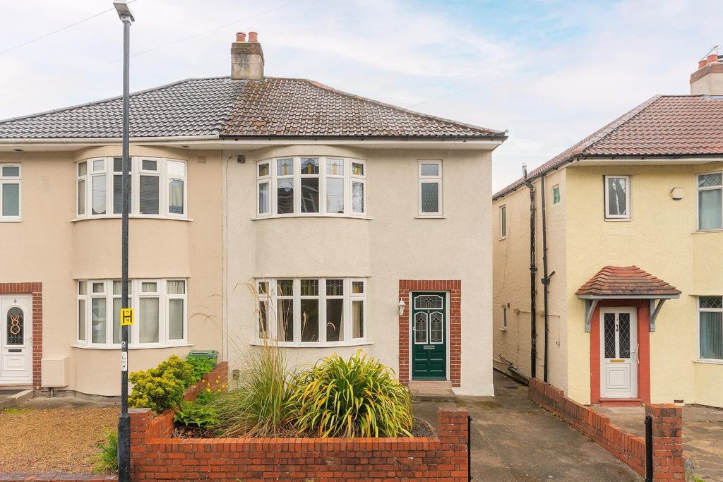 Property photo 2 of 41 0G6Wbn - External B.Jpg