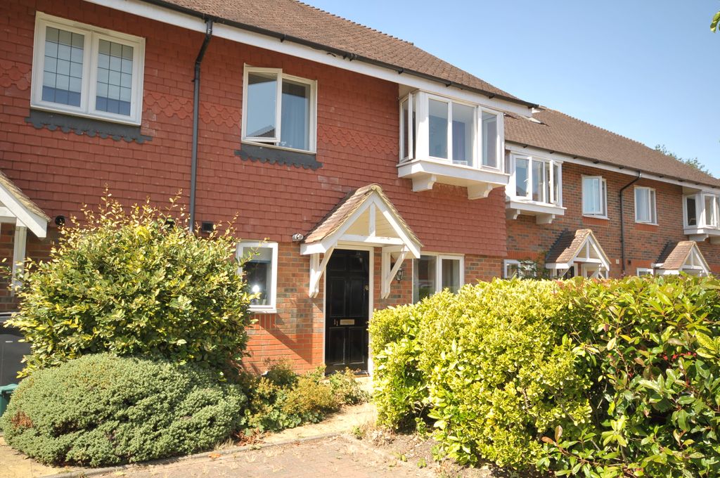 Property photo 1 of 11 Royal Huts Avenue