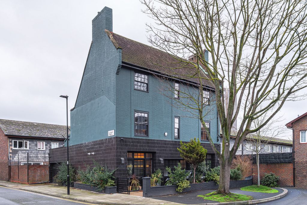 Property photo 1 of 35