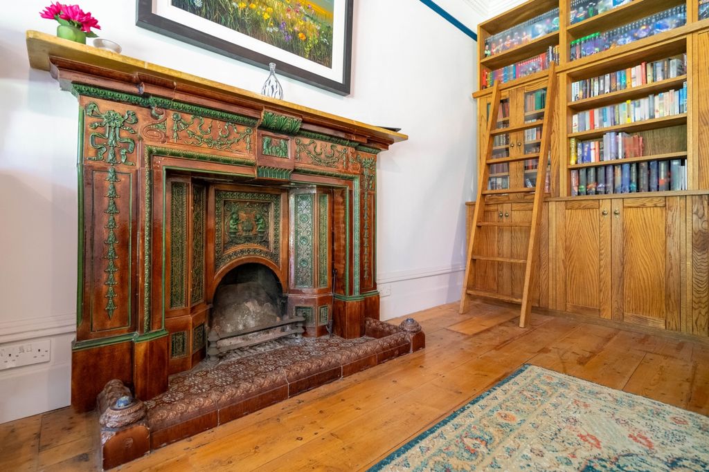 Property photo 3 of 25 Library