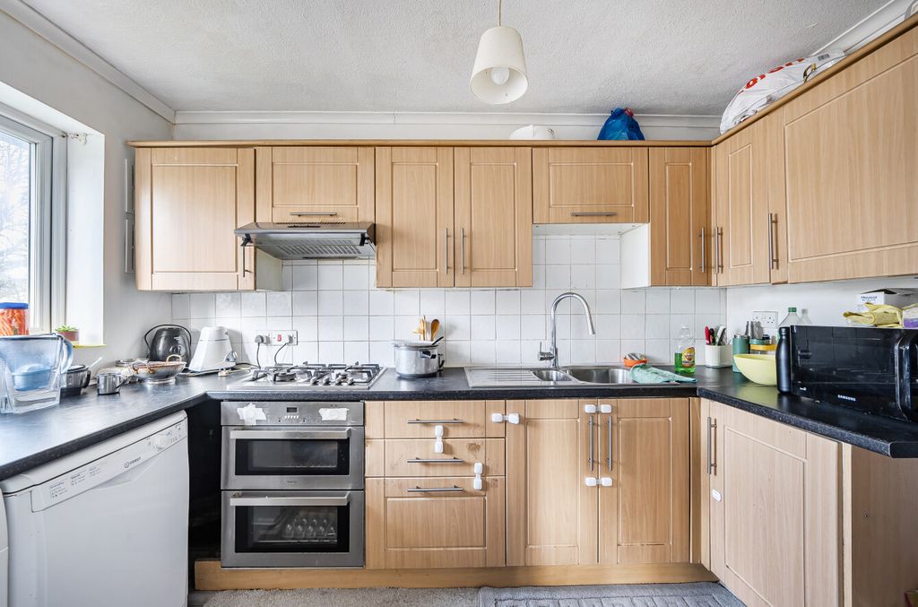 Property photo 3 of 13 1424922-9-69B19E5...
