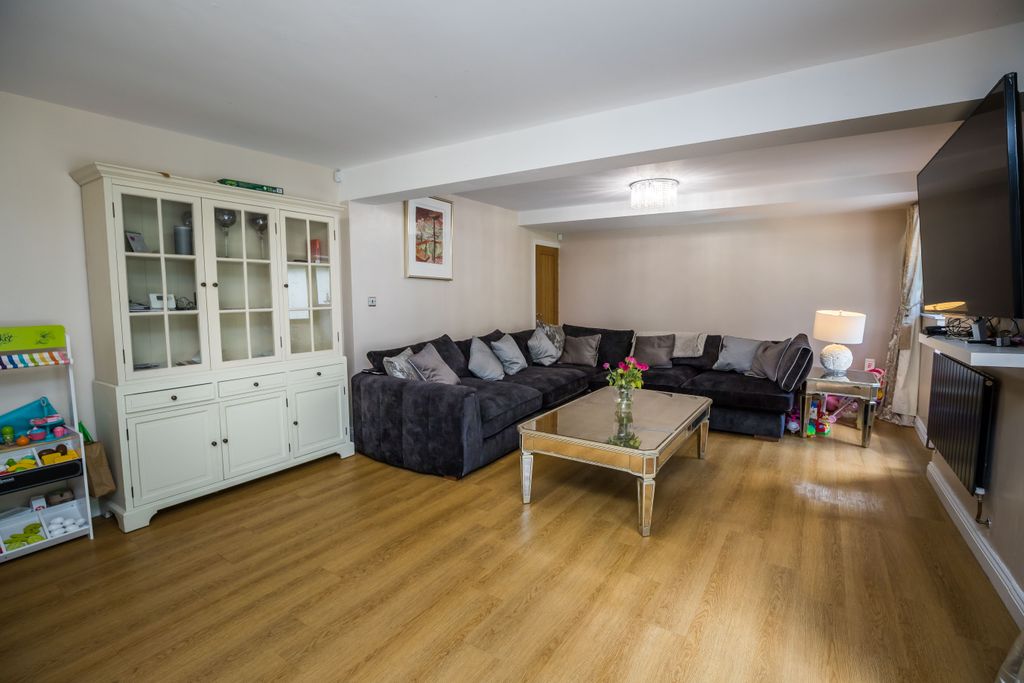 Property photo 3 of 33 Img_7864