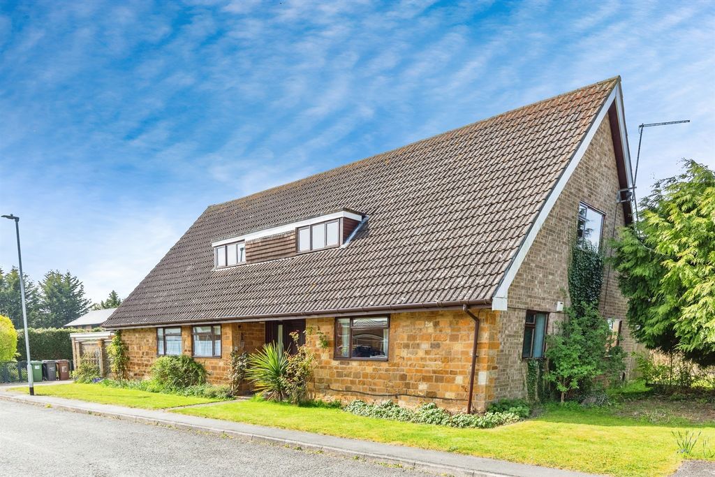 Property photo 2 of 18