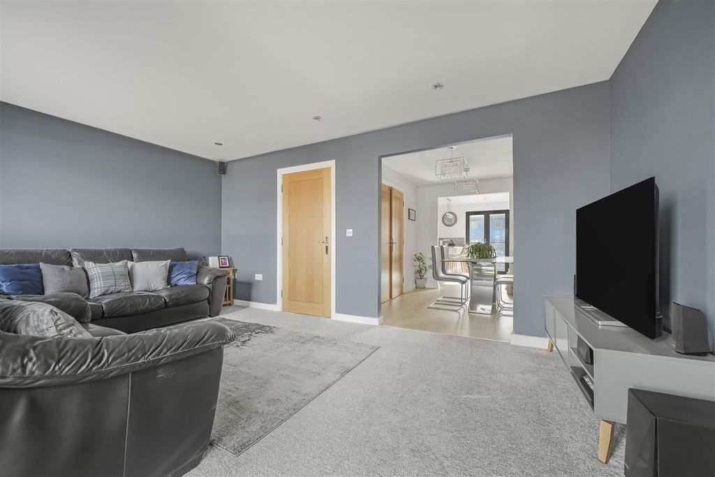 Property photo 3 of 39