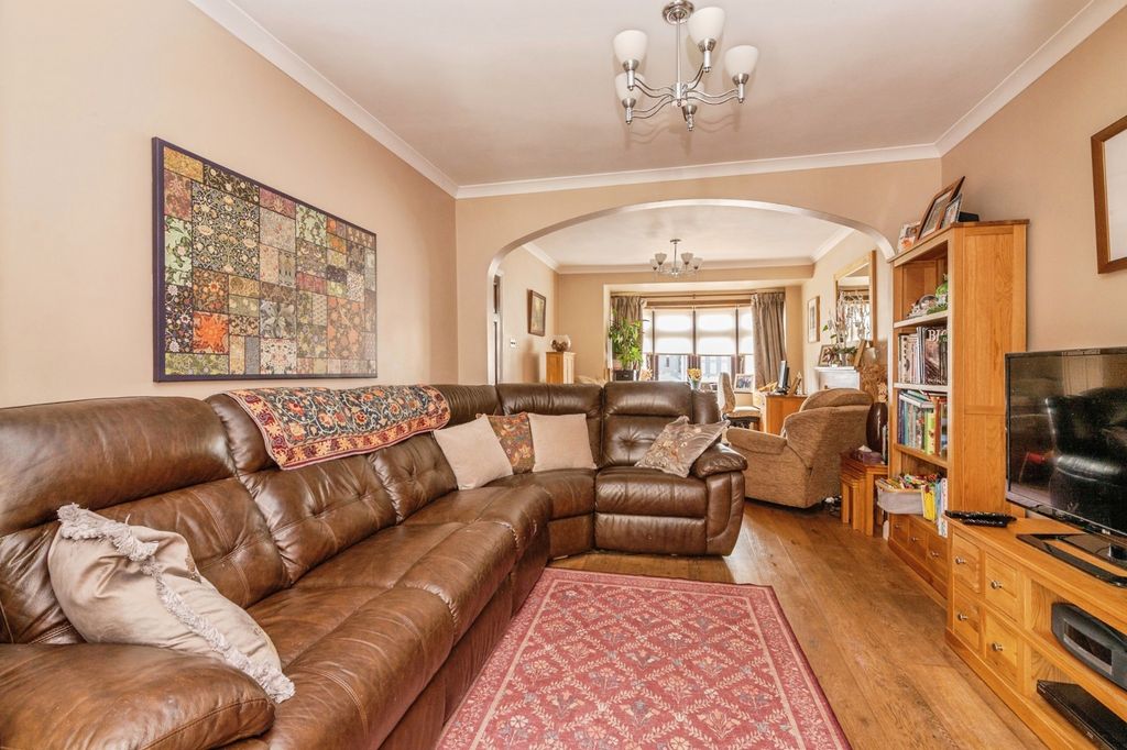 Property photo 3 of 17 Photo