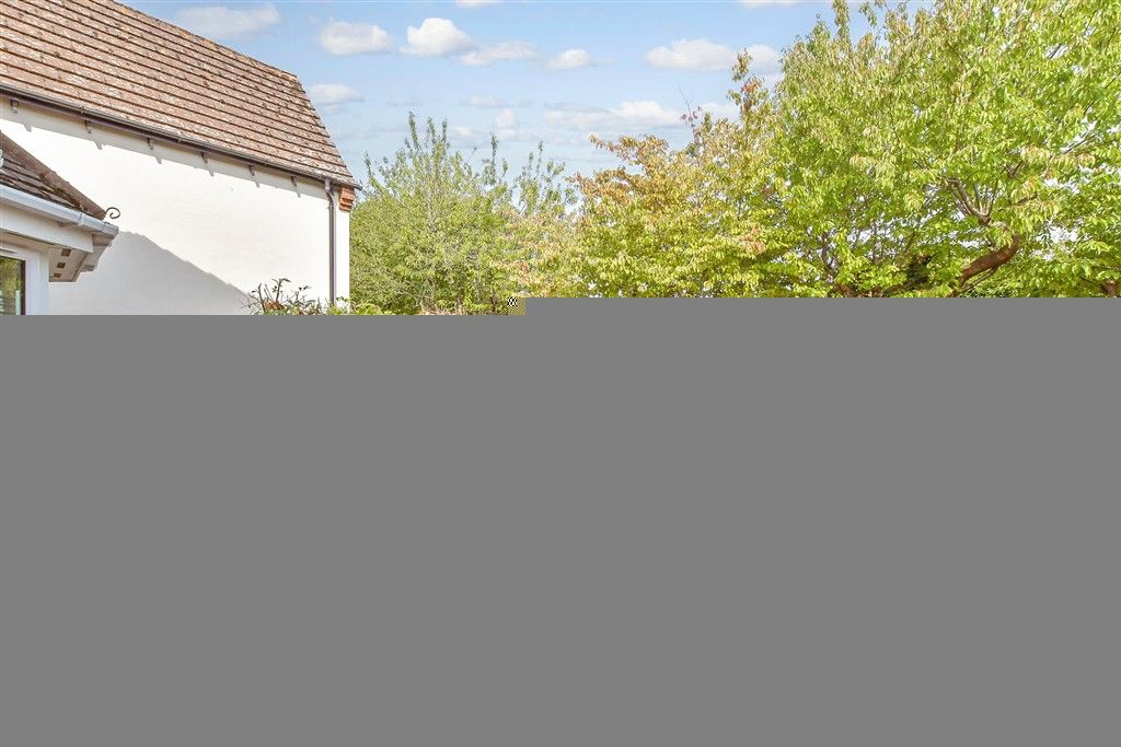 Property photo 2 of 11 Driveway/Parking