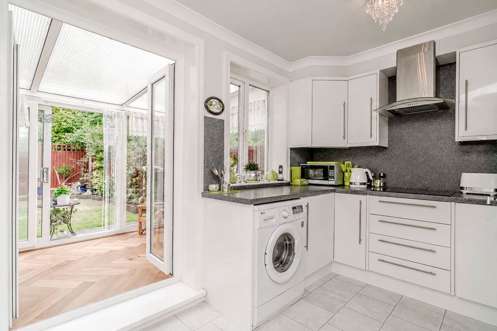 Property photo 2 of 31