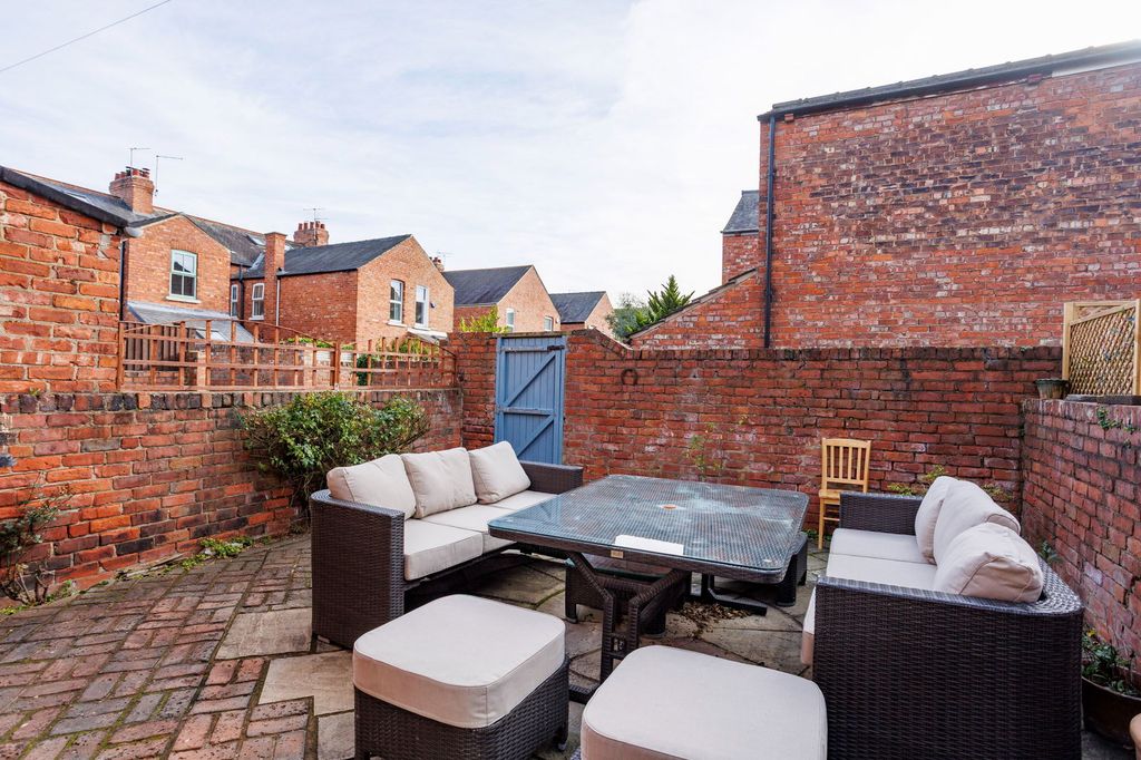 Property photo 2 of 24