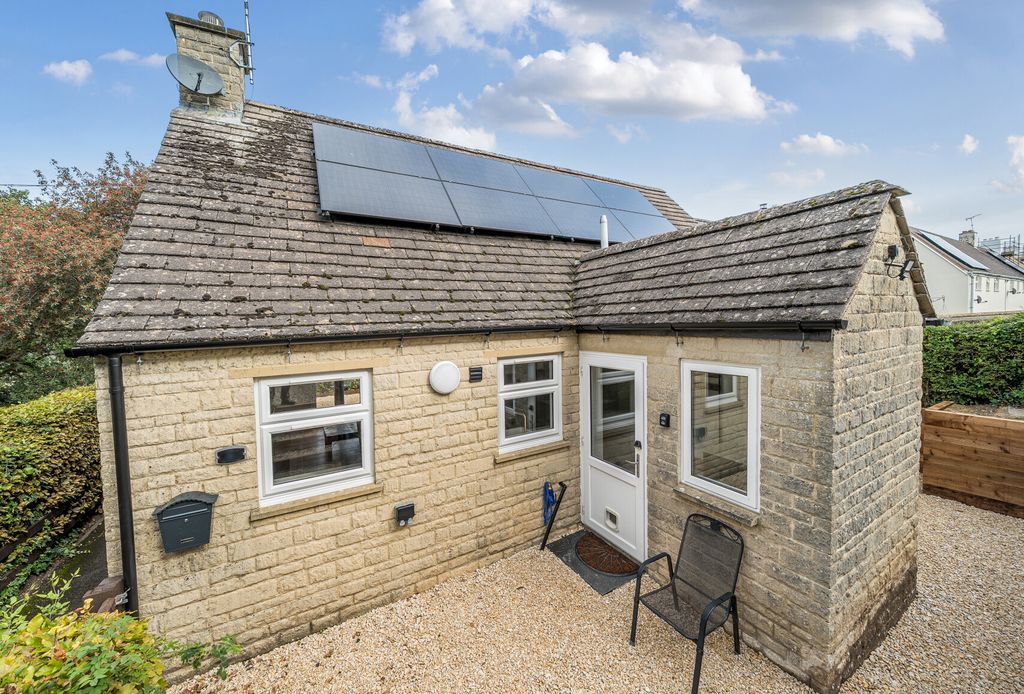 Property photo 1 of 20 1523873-8-1A0B3F2...