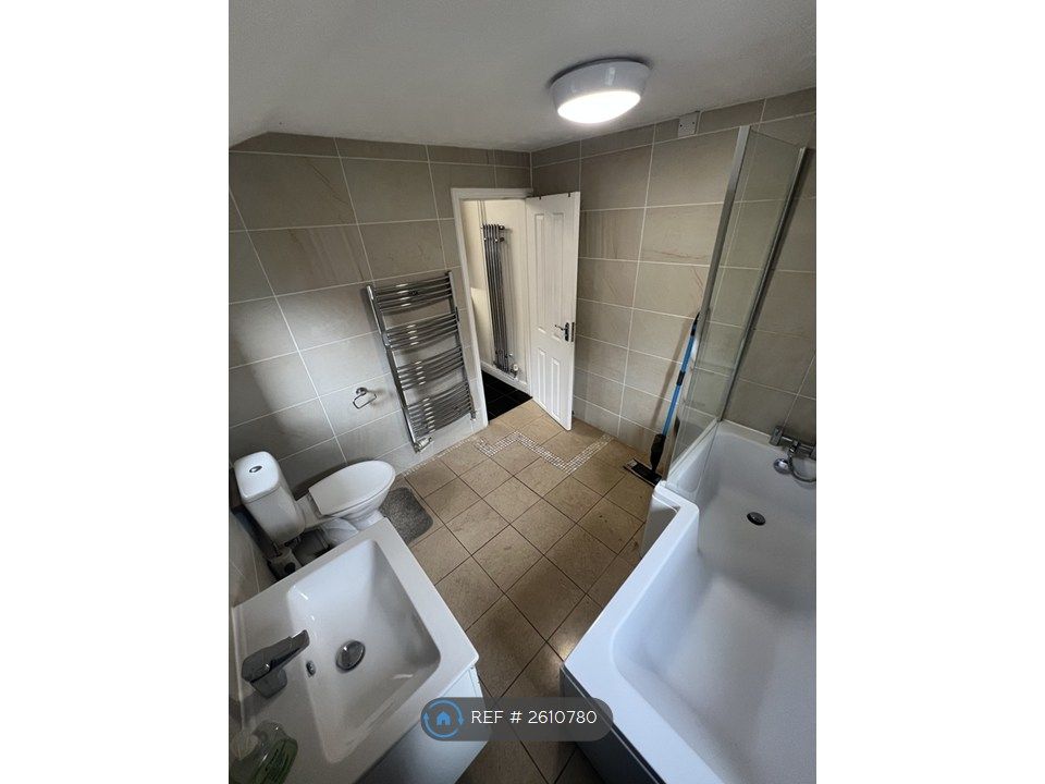 Property photo 2 of 18 Bathroom