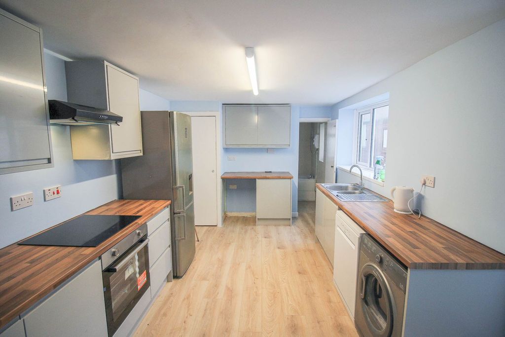 Additional image 5 of 2 bed flat for saleLower Church Road, Weston-Super-Mare BS23