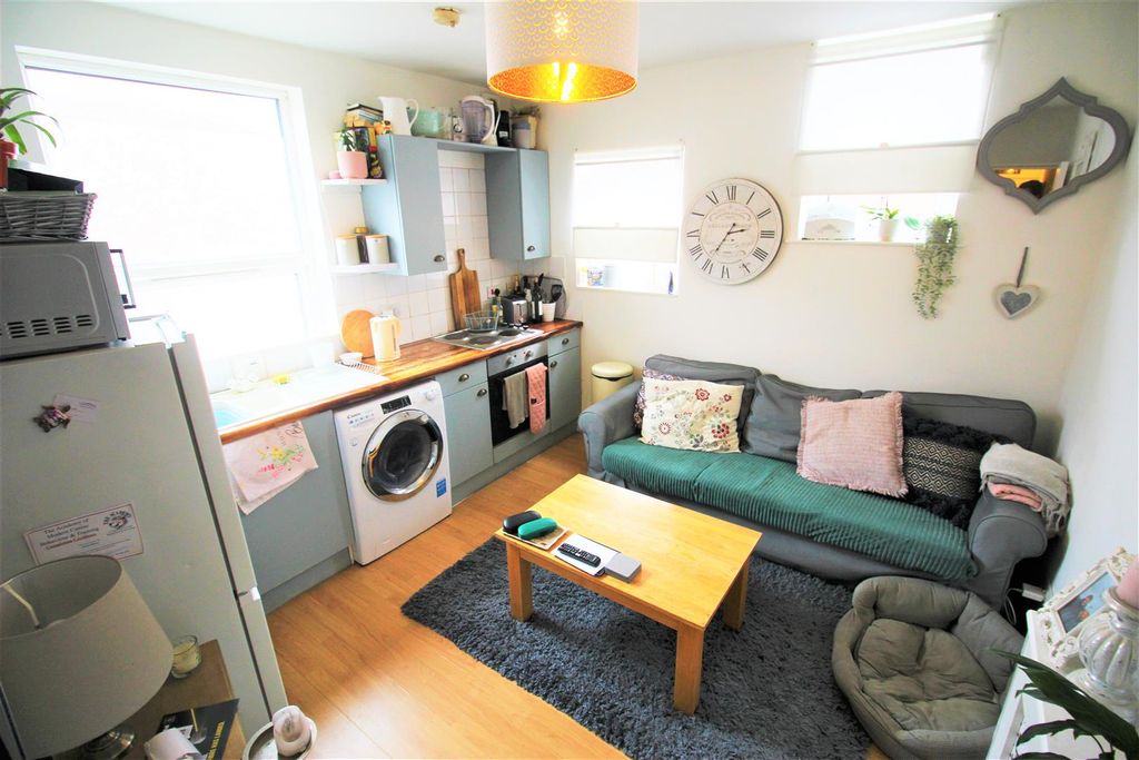 Property photo 2 of 5